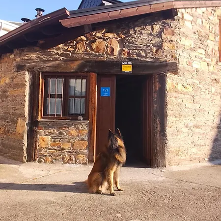 Holiday home Vut La Casita Del Pajar Vega De Espinareda